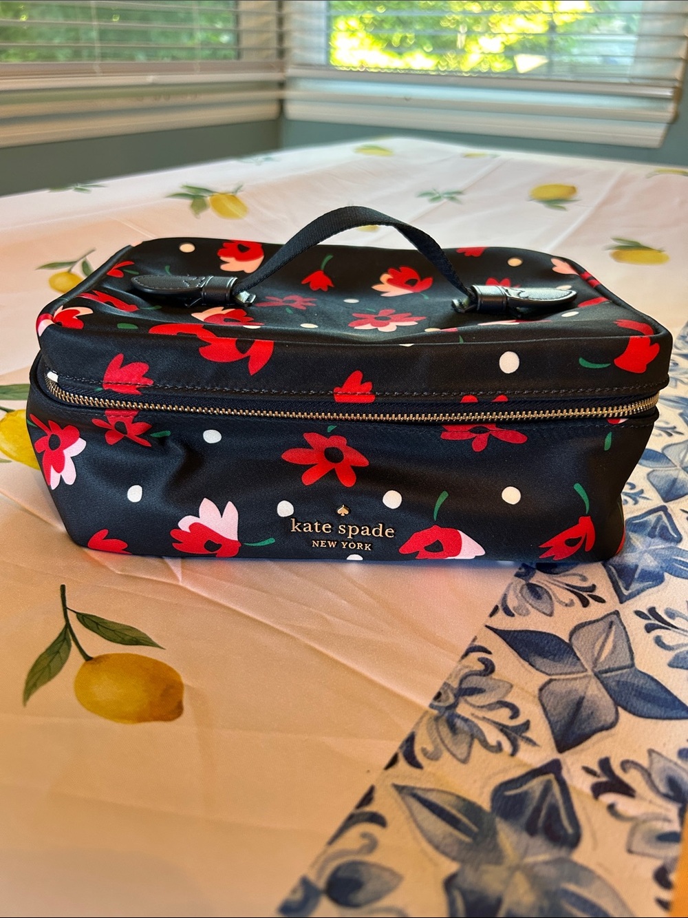 kate spade black floral travel cosmetic case